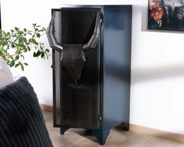 Mueble de almacenamiento de metal con frente con relieve de cabeza de toro «Crazy»