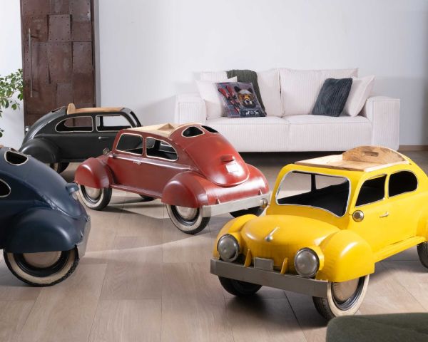 Insólita mesa de salón con forma de coche vintage amarillo «Crazy»