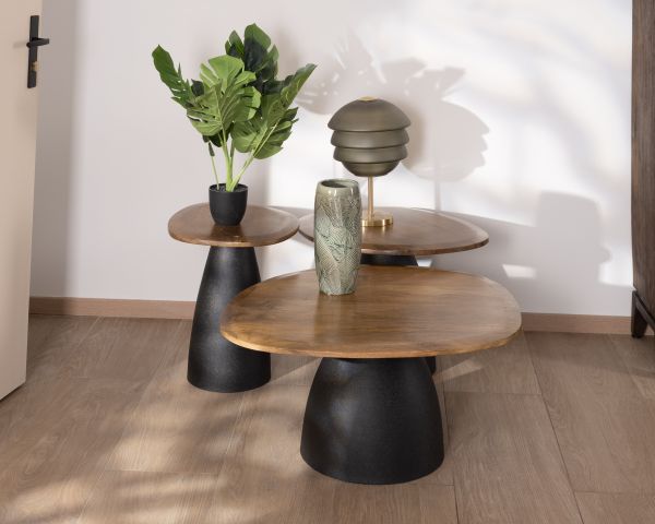 Juego de 3 mesitas bajas de madera y metal con forma de guijarros naturales «Daun»
