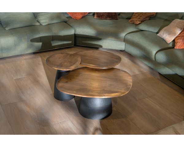 Juego de 3 mesitas bajas de madera y metal con forma de guijarros naturales «Daun»