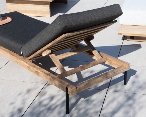 Tumbona acolchada, elegante y contemporánea, de teca, aluminio y tejido gris oscuro «Hélios»