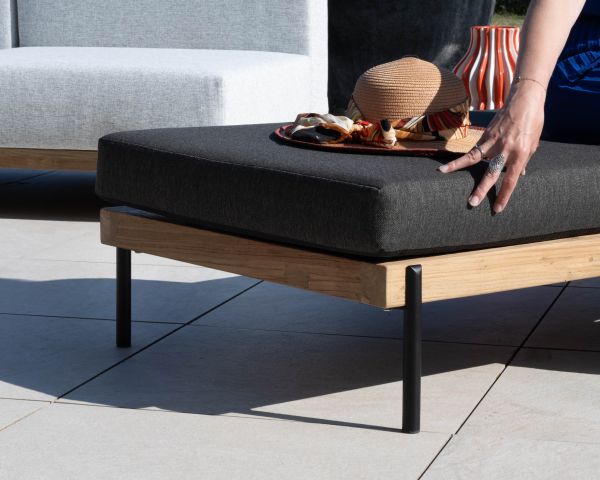 Tumbona acolchada, elegante y contemporánea, de teca, aluminio y tejido gris oscuro «Hélios»