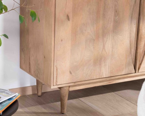 Aparador contemporáneo de madera maciza de mango, de 2 puertas con tiradores integrados en forma de arco de círculo «Cabure»