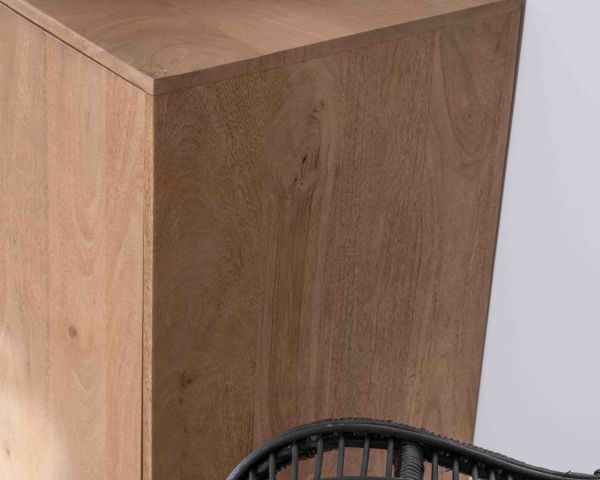 Aparador contemporáneo de madera maciza de mango, de 2 puertas con tiradores integrados en forma de arco de círculo «Cabure»
