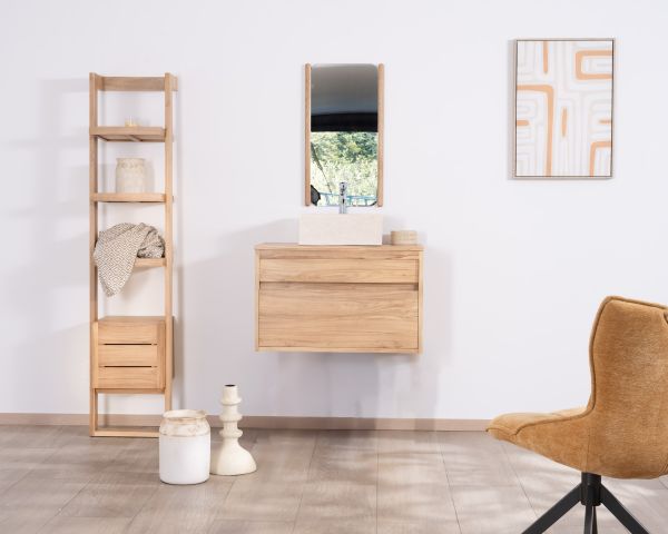 Espejo con marco de roble aceitado y diseño minimalista