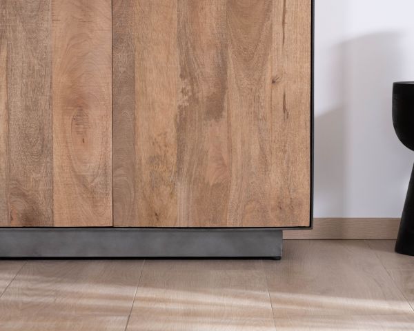 Aparador de líneas sencillas en madera maciza de mango «Santo», de 4 puertas 