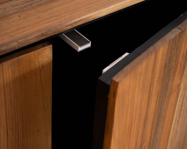 Aparador contemporáneo de 4 puertas en teca natural y metal negro «Olonie»