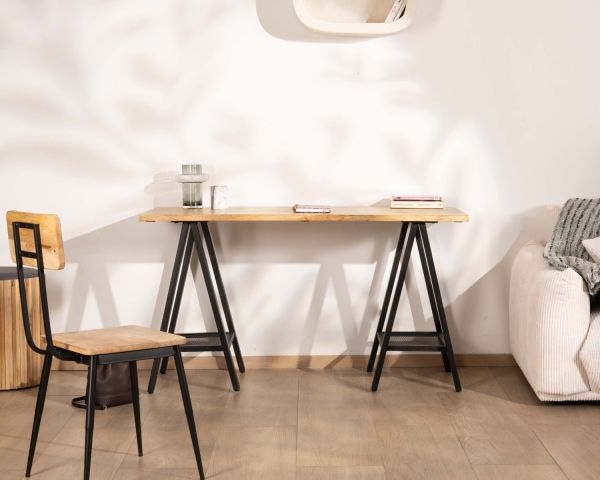 Lote de 2 sillas industriales de madera maciza y metal negro «Atelier Kraft»