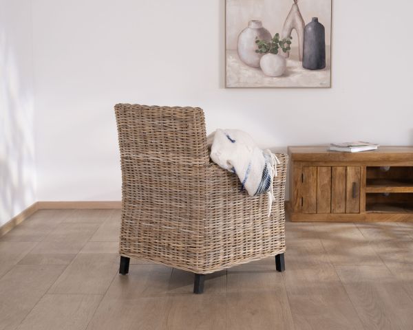 Gran sillón de jardín muy cómodo, de madera de kubu en tono gris y tela «Balangan Beach»