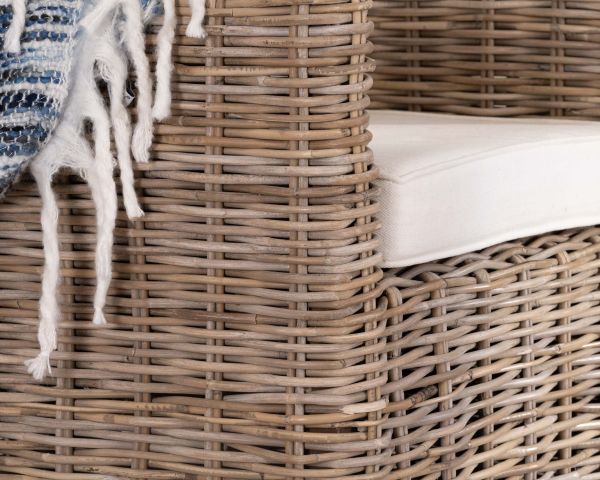 Gran sillón de jardín muy cómodo, de madera de kubu en tono gris y tela «Balangan Beach»