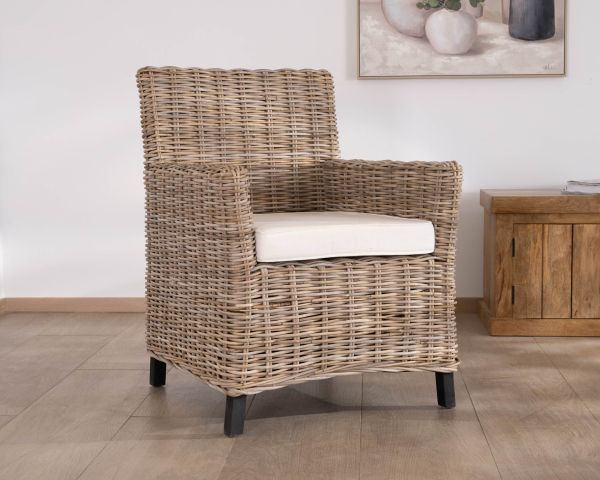 Gran sillón de jardín muy cómodo, de madera de kubu en tono gris y tela «Balangan Beach»