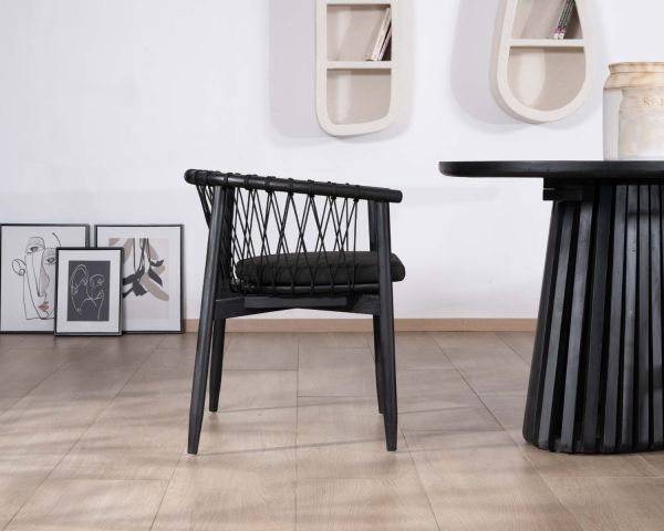 Silla de comedor negra de madera y cuerda trenzada «Katue»