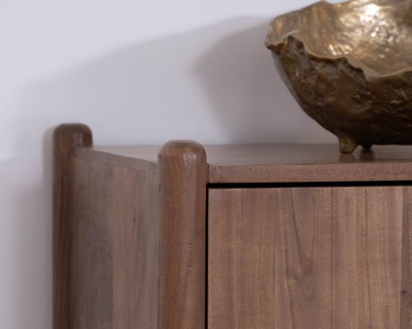 Aparador de acacia maciza «Yona» de 4 puertas con un diseño minimalista