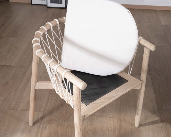 Silla de comedor de madera y cuerda trenzada «Katue»