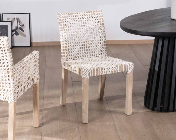Lote de 2 sillas de comedor de teca y cuero blanco trenzado «Mambow»