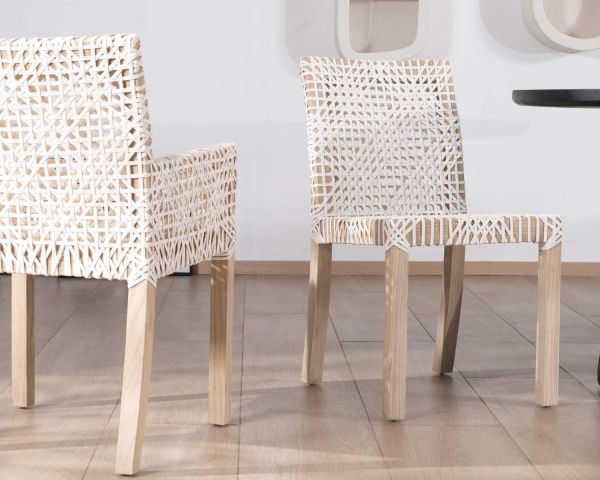 Lote de 2 sillas de comedor de teca y cuero blanco trenzado «Mambow»