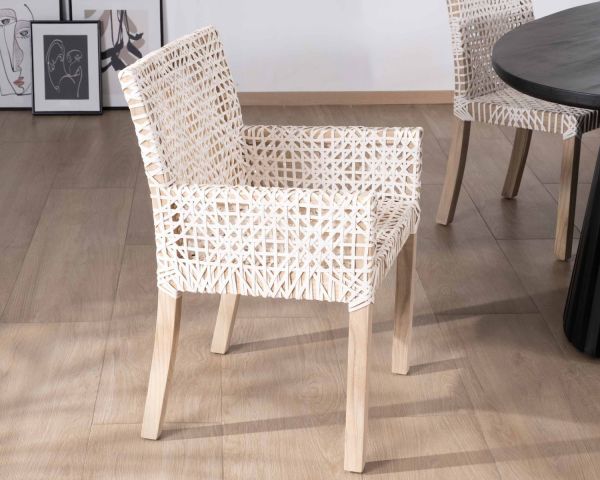 Silla de comedor con reposabrazos de cuero blanco trenzado y teca «Mambow»