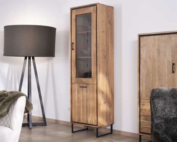 Vitrina de estilo industrial de madera de acacia «Baltik» con cristal tintado en marrón