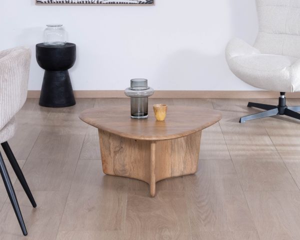 Mesa de centro de madera maciza de mango «Naura», con un diseño sencillo y orgánico