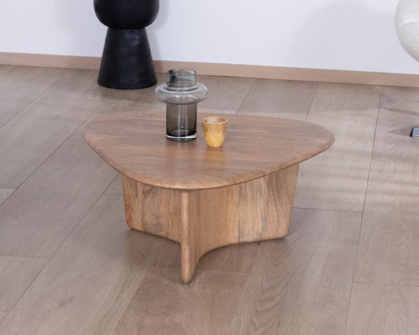 Mesa de centro de madera maciza de mango «Naura», con un diseño sencillo y orgánico