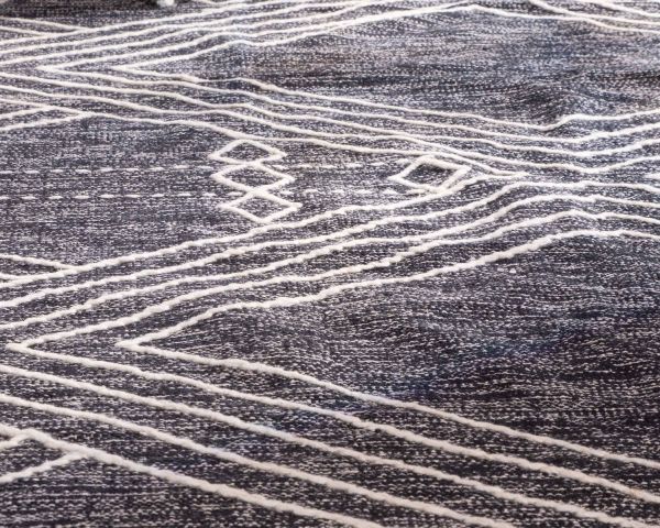 Gran alfombra étnica negra con motivos bordados en blanco «Solira», 300 x 200 cm