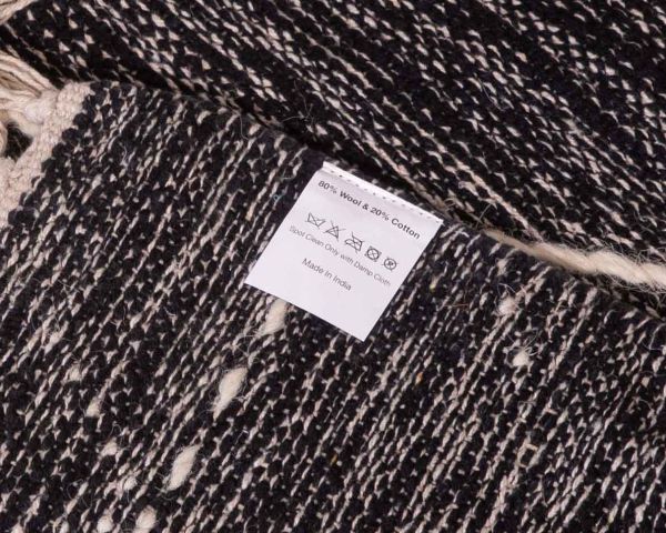 Gran alfombra étnica negra con motivos bordados en blanco «Solira», 300 x 200 cm