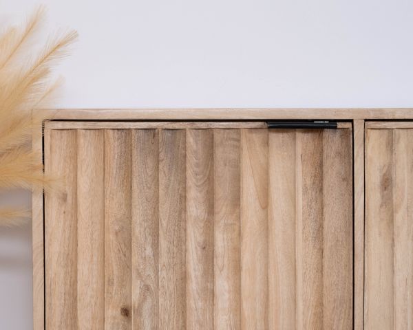 Aparador de 3 puertas de madera maciza de mango «Lanora», con frentes acanalados de estilo retro contemporáneo