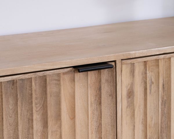 Aparador de 3 puertas de madera maciza de mango «Lanora», con frentes acanalados de estilo retro contemporáneo