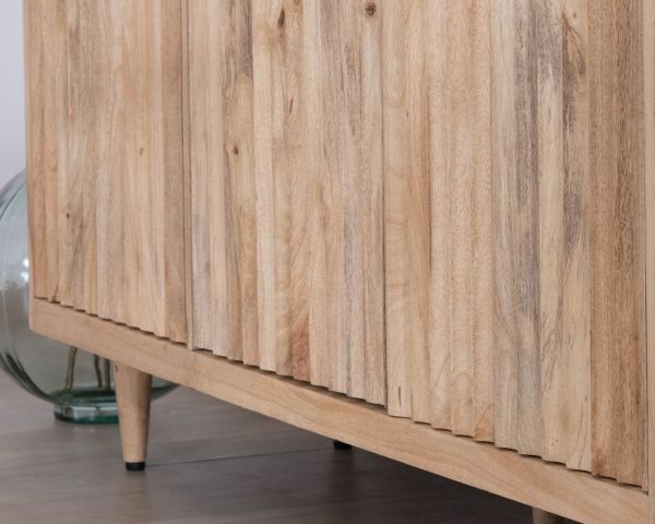 Aparador de 3 puertas de madera maciza de mango «Lanora», con frentes acanalados de estilo retro contemporáneo