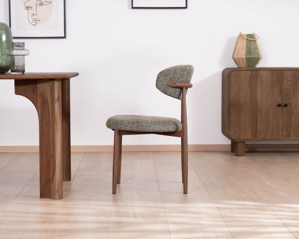 Lote de 2 sillas de comedor de estilo retro, en tejido de trama color caqui «Arpège», con patas con acabado de nogal
