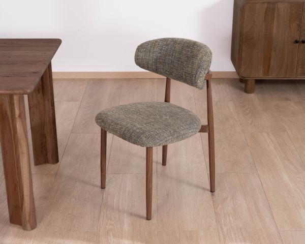 Lote de 2 sillas de comedor de estilo retro, en tejido de trama color caqui «Arpège», con patas con acabado de nogal