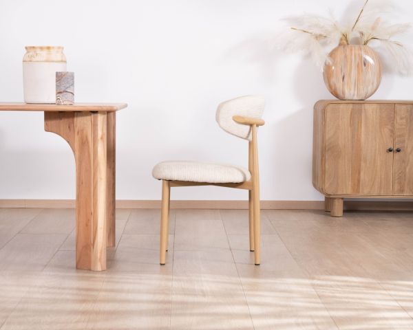Lote de 2 sillas de comedor de estilo escandinavo, con tapizado de tejido trenzado en color blanco roto «Arpège» y patas de metal con acabado de madera clara