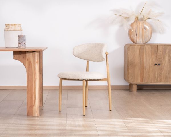 Lote de 2 sillas de comedor de estilo escandinavo, con tapizado de tejido trenzado en color blanco roto «Arpège» y patas de metal con acabado de madera clara