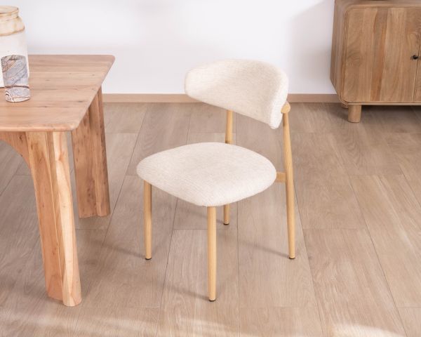 Lote de 2 sillas de comedor de estilo escandinavo, con tapizado de tejido trenzado en color blanco roto «Arpège» y patas de metal con acabado de madera clara