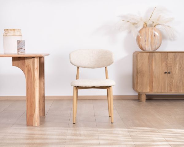 Lote de 2 sillas de comedor de estilo escandinavo, con tapizado de tejido trenzado en color blanco roto «Arpège» y patas de metal con acabado de madera clara