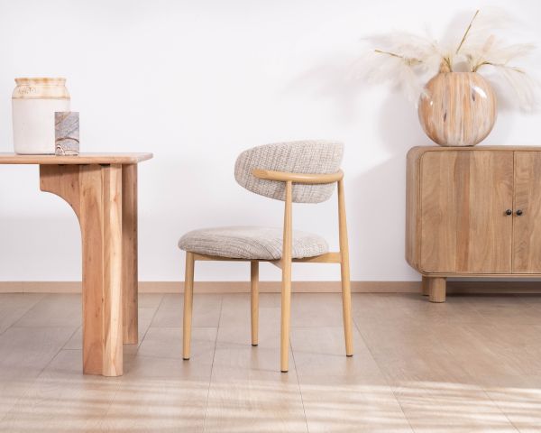 Lote de 2 sillas de comedor de estilo retro, en tela beige con trama marrón «Arpège», con patas de metal con acabado de madera clara