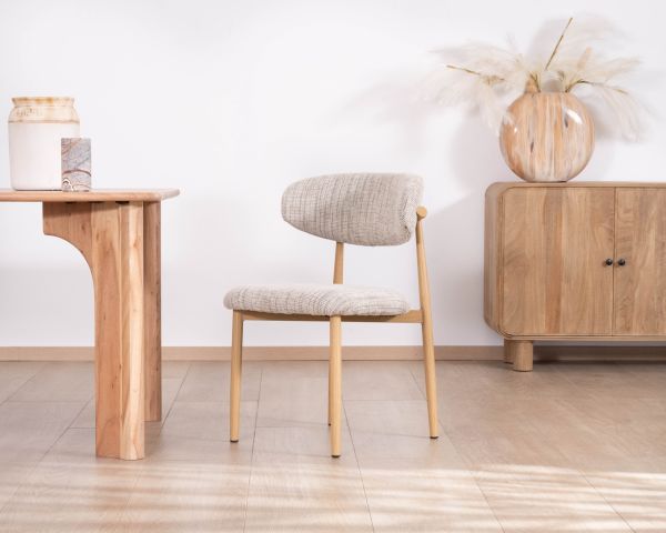 Lote de 2 sillas de comedor de estilo retro, en tela beige con trama marrón «Arpège», con patas de metal con acabado de madera clara
