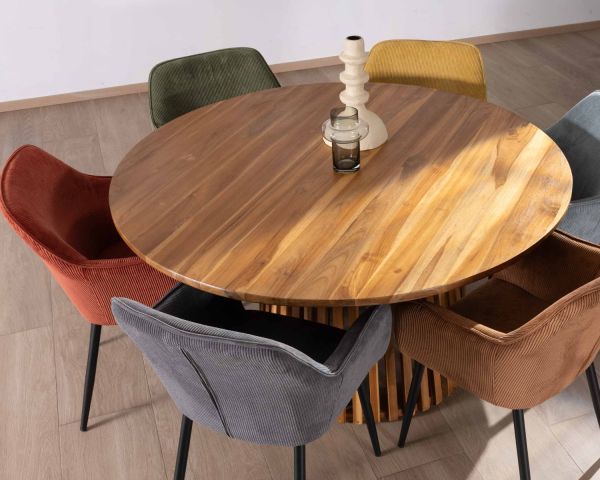 Silla con reposabrazos de terciopelo rojo terracota y patas de metal negro «Scotty»