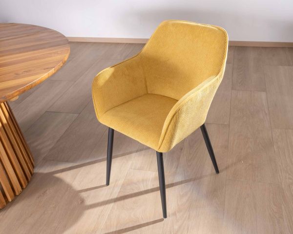 Silla de comedor con reposabrazos de pana amarilla «Scotty» y patas de metal negro