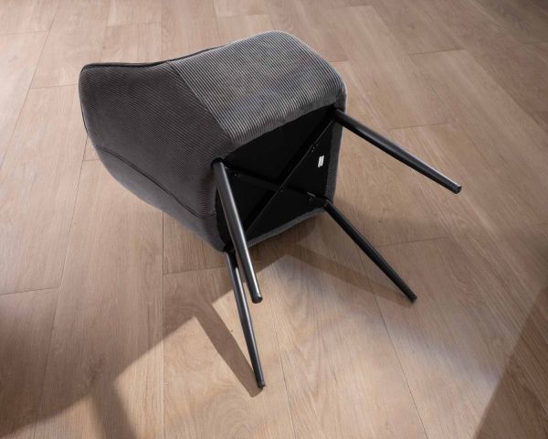 Silla de comedor contemporánea de terciopelo gris oscuro «Scotty», con reposabrazos y patas de metal negro