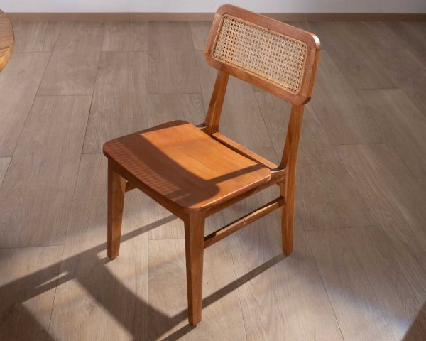 Lote de 2 sillas de comedor de teca con respaldo de mimbre «Natsu»