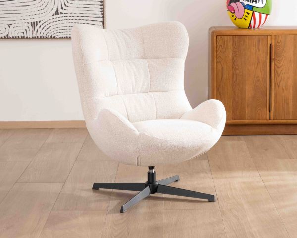 Sillón giratorio «Calista», de tejido rizado en color blanco roto, con forma envolvente