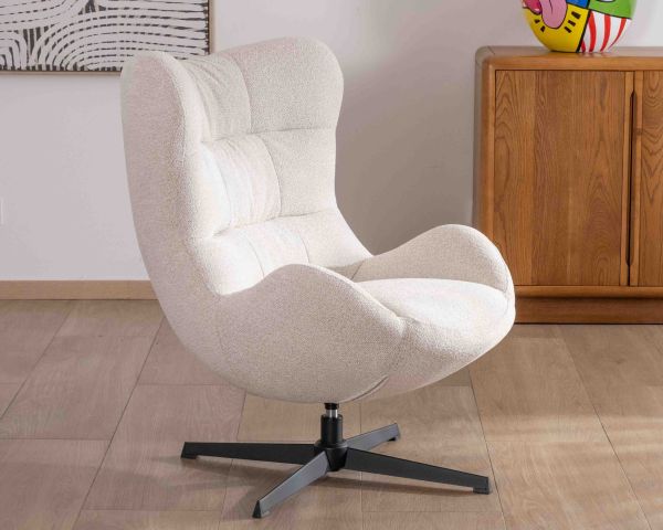 Sillón giratorio «Calista», de tejido rizado en color blanco roto, con forma envolvente