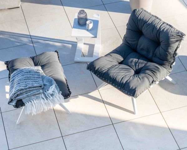 Sillón de exterior de gran comodidad con reposapiés modular en gris oscuro y blanco «Lisca»