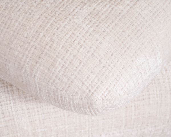 Puf giratorio «Flow», de estilo contemporáneo, en tejido trenzado de color crudo con reflejos sedosos