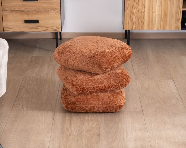 Puf giratorio de 3 niveles con diseño orgánico, confeccionado en tejido de trama cobriza «Flow», con un estilo retro chic