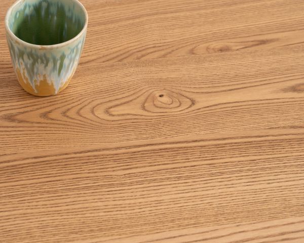 Mesa de centro de estilo «newtro» en madera maciza natural y negra «Sydney» con puertas correderas