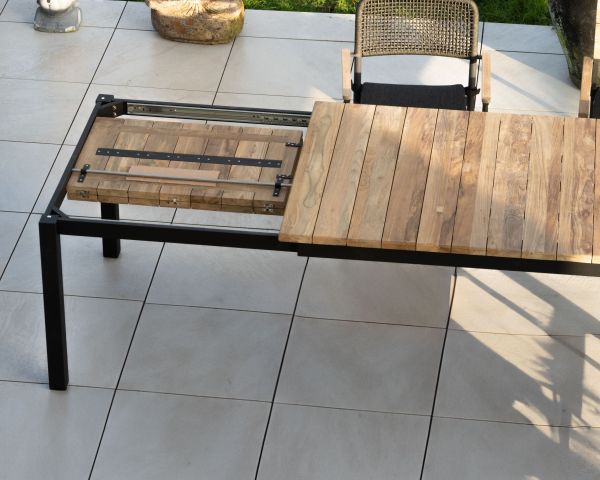 Mesa de jardín extensible de 180 a 260 cm, de teca y aluminio negro «Ozone»