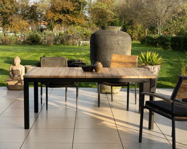Mesa de jardín extensible de 180 a 260 cm, de teca y aluminio negro «Ozone»