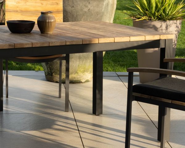 Mesa de jardín extensible de 180 a 260 cm, de teca y aluminio negro «Ozone»